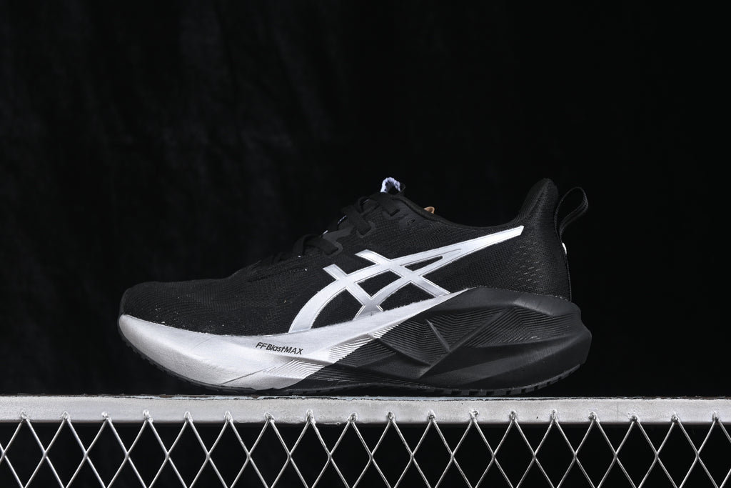 Asics Novablast 5