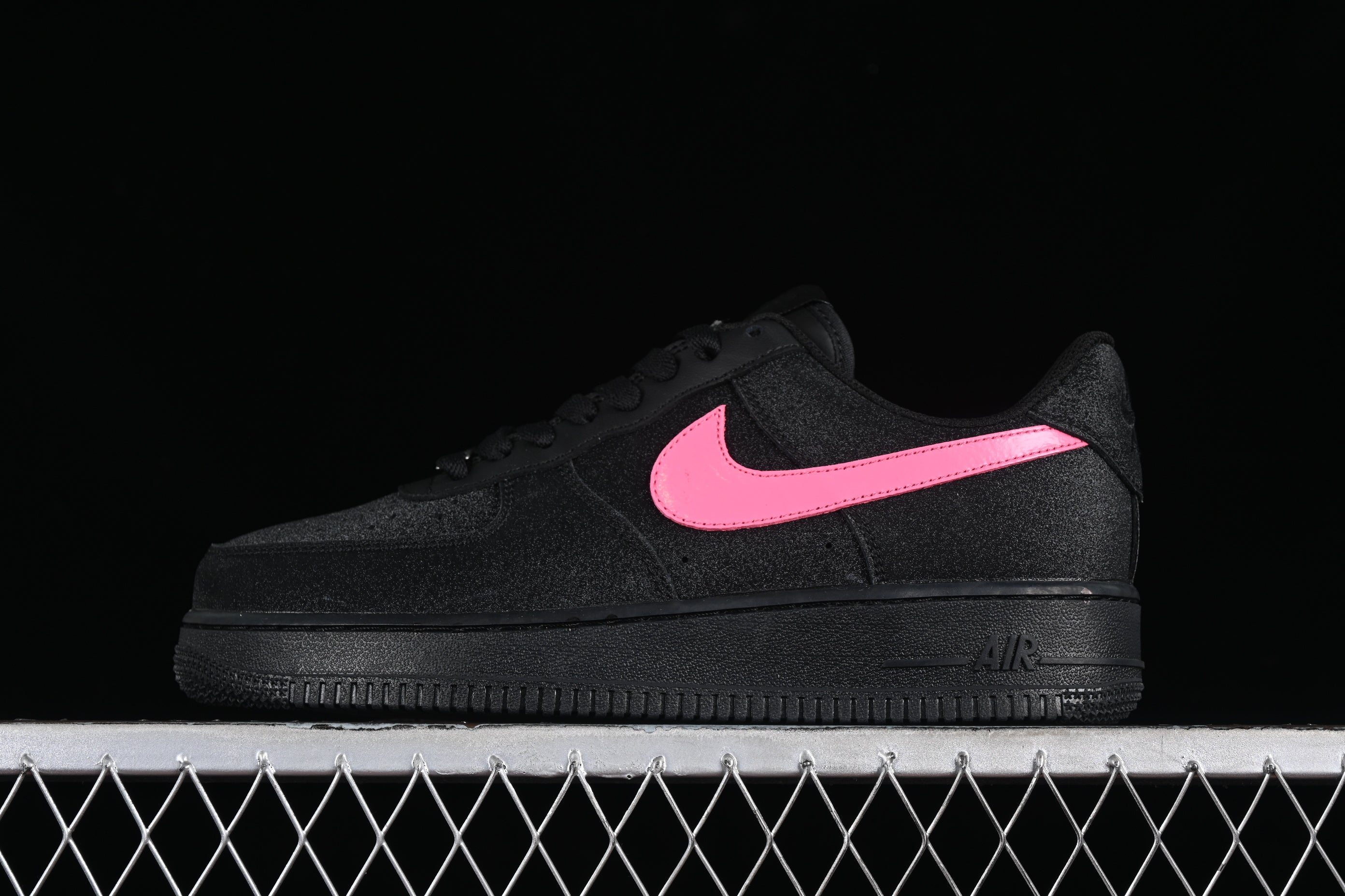 Nike Air Force 1'07 Low - Preto/Rosa