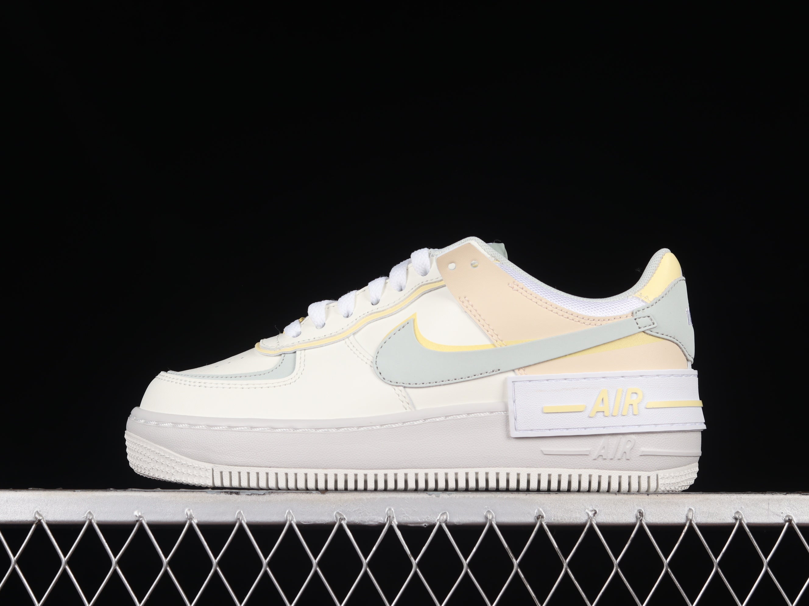 Nike Air Force 1 Shadow - Off White/Multicolor