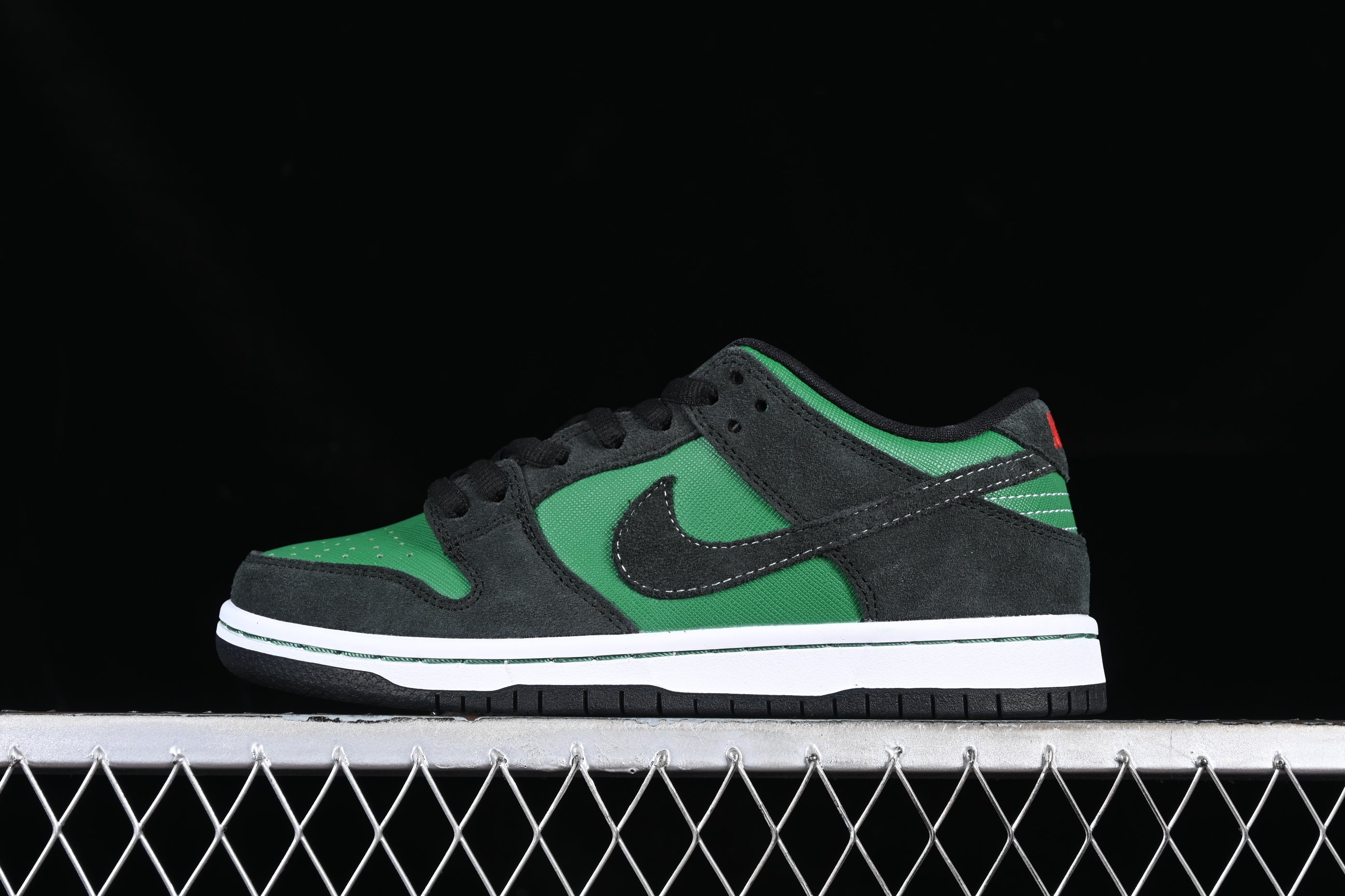 Nike Dunk Low Premium SB "J-Pack Pine Green"