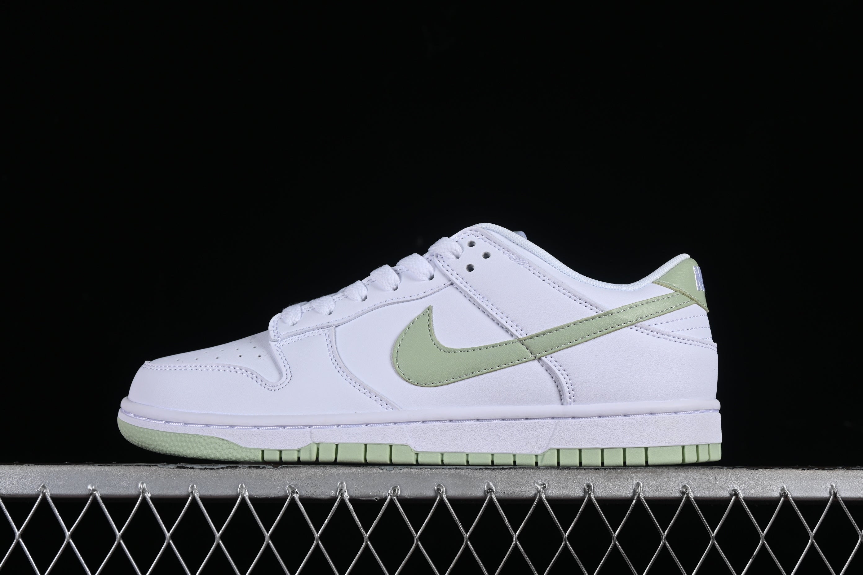 Nike Dunk Low Retro "Honeydew"