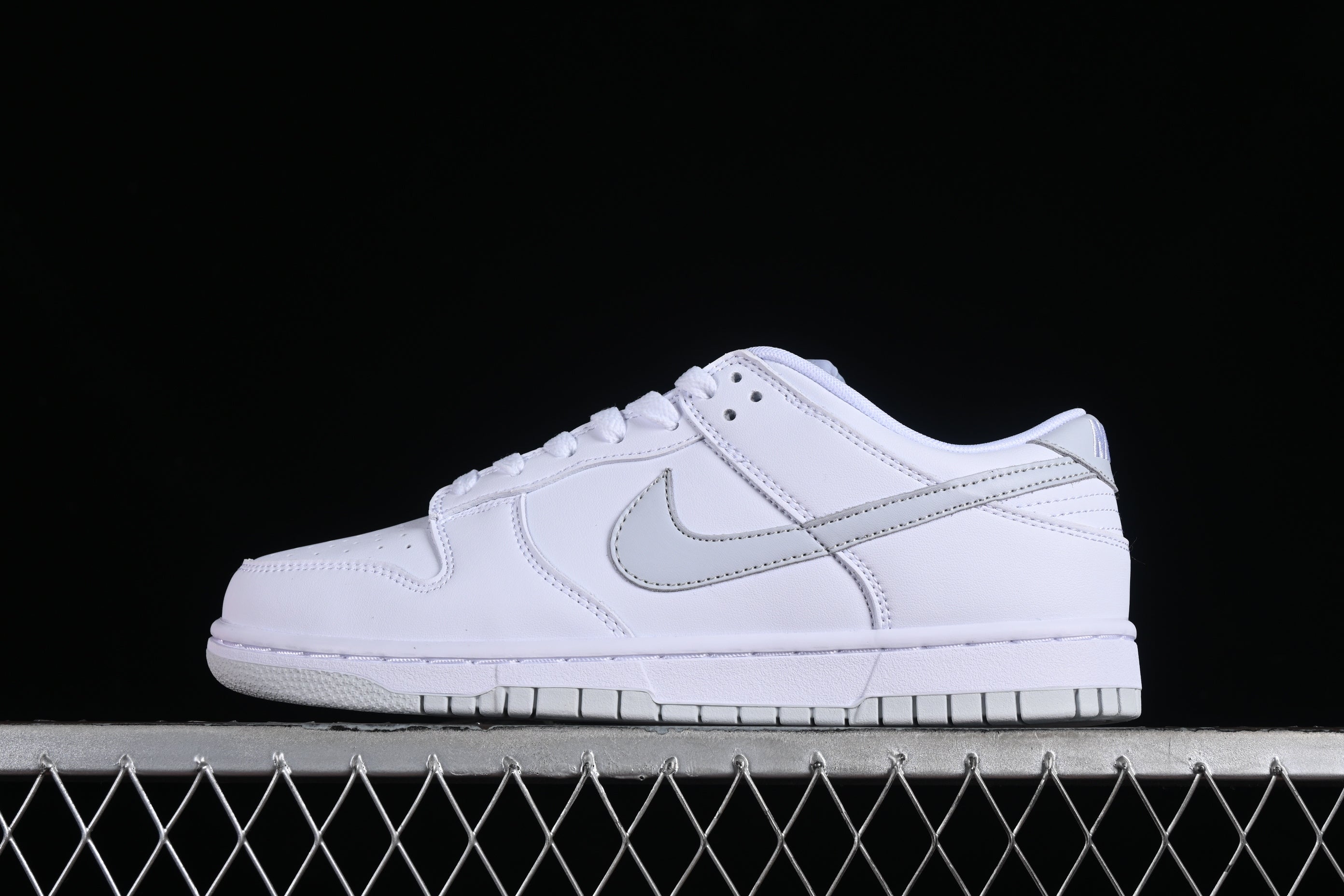 Nike Dunk Low Retro White Pure Platinum