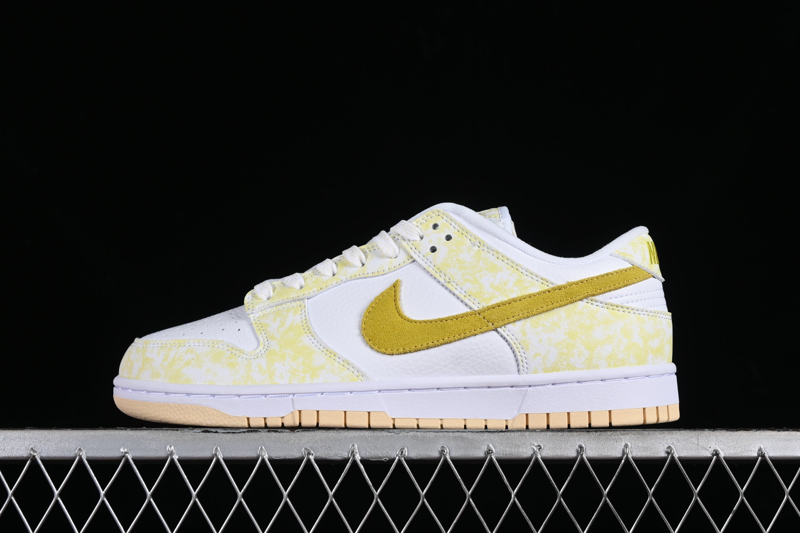 Nike Dunk Low OG "Yellow Strike" W