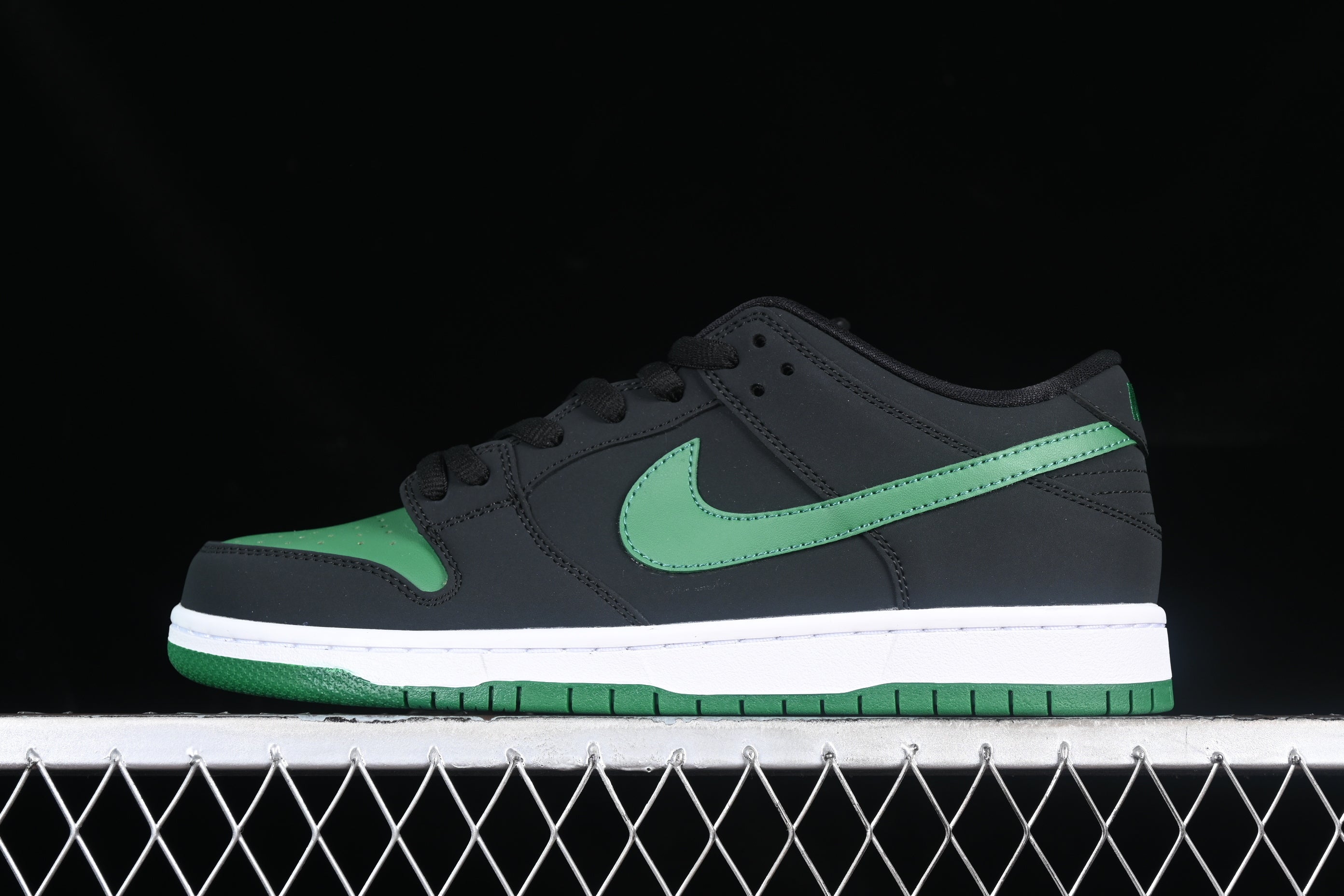 Nike SB Dunk Low Pro "Pine Green"
