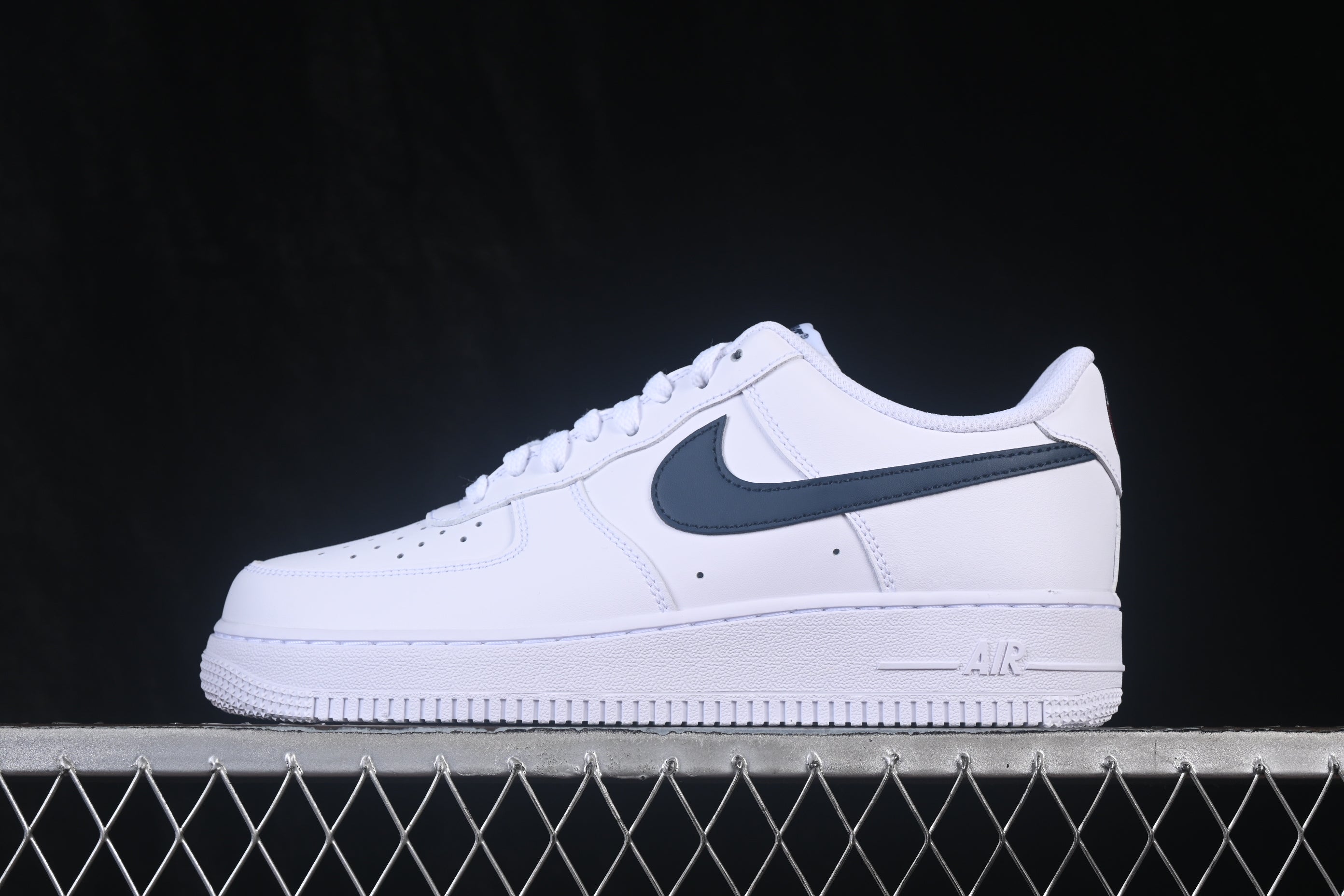 Nike Air Force 1'07 Low - White/Deep Royal Blue