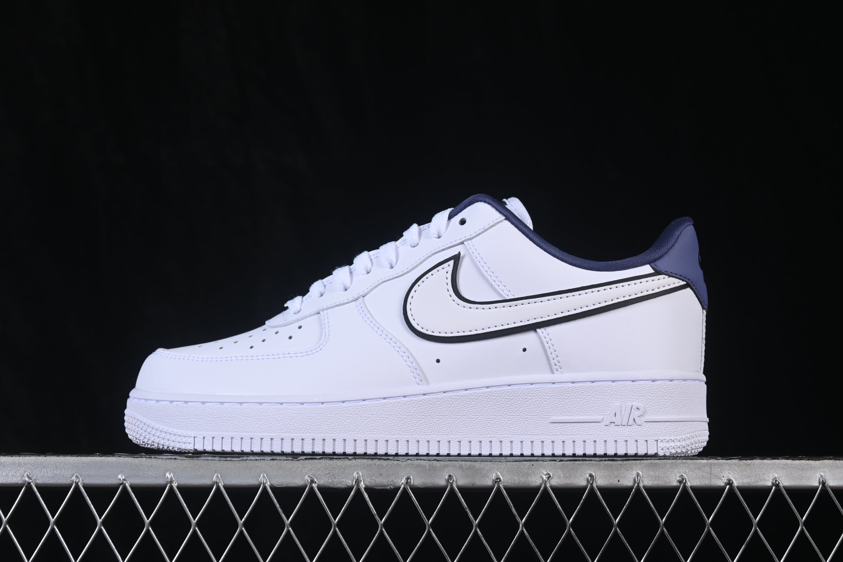 Nike W. Air Force 1'07 Low - Branco/Midnight Navy