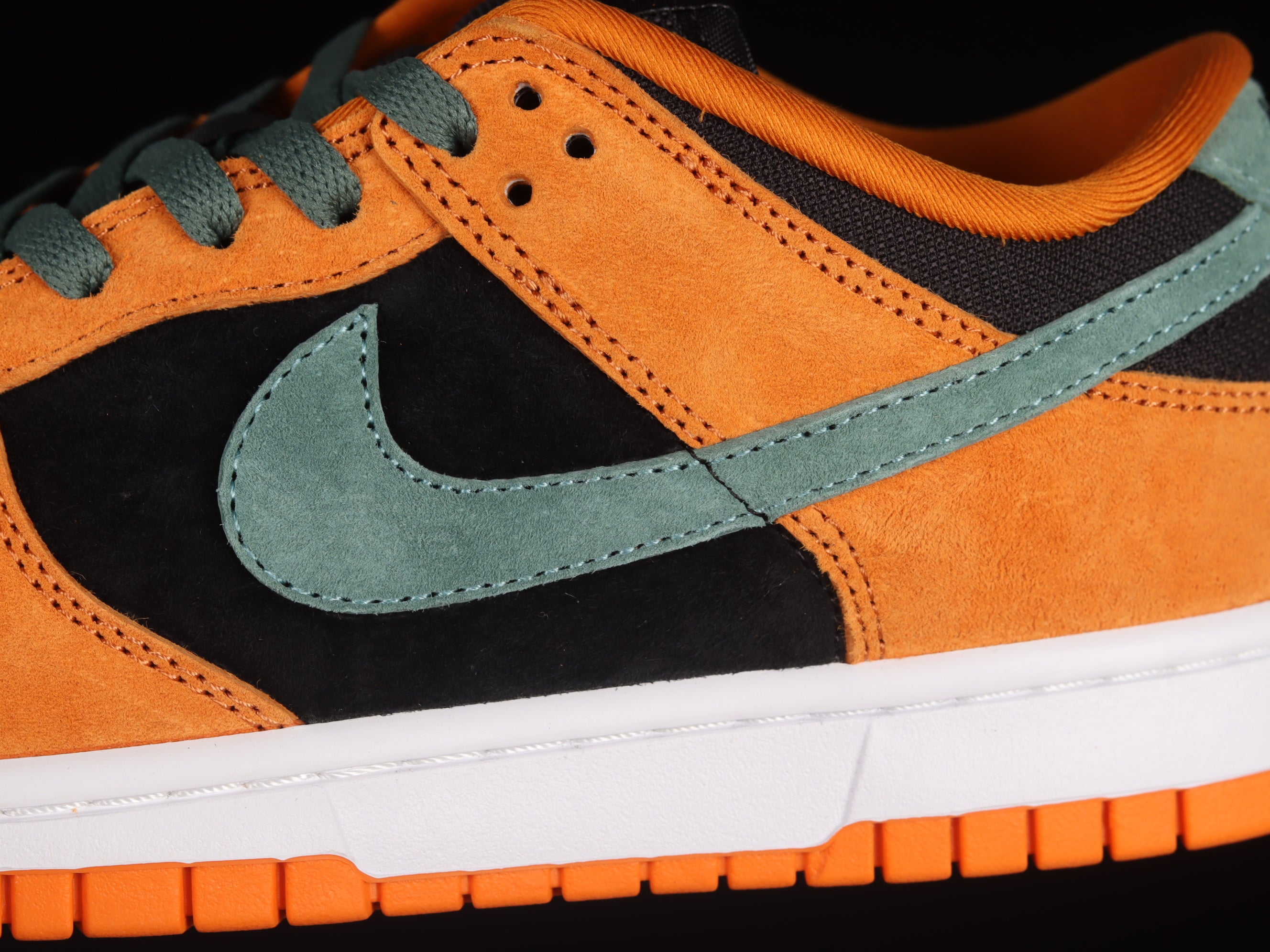 Nike Dunk Low SP "Ceramic"