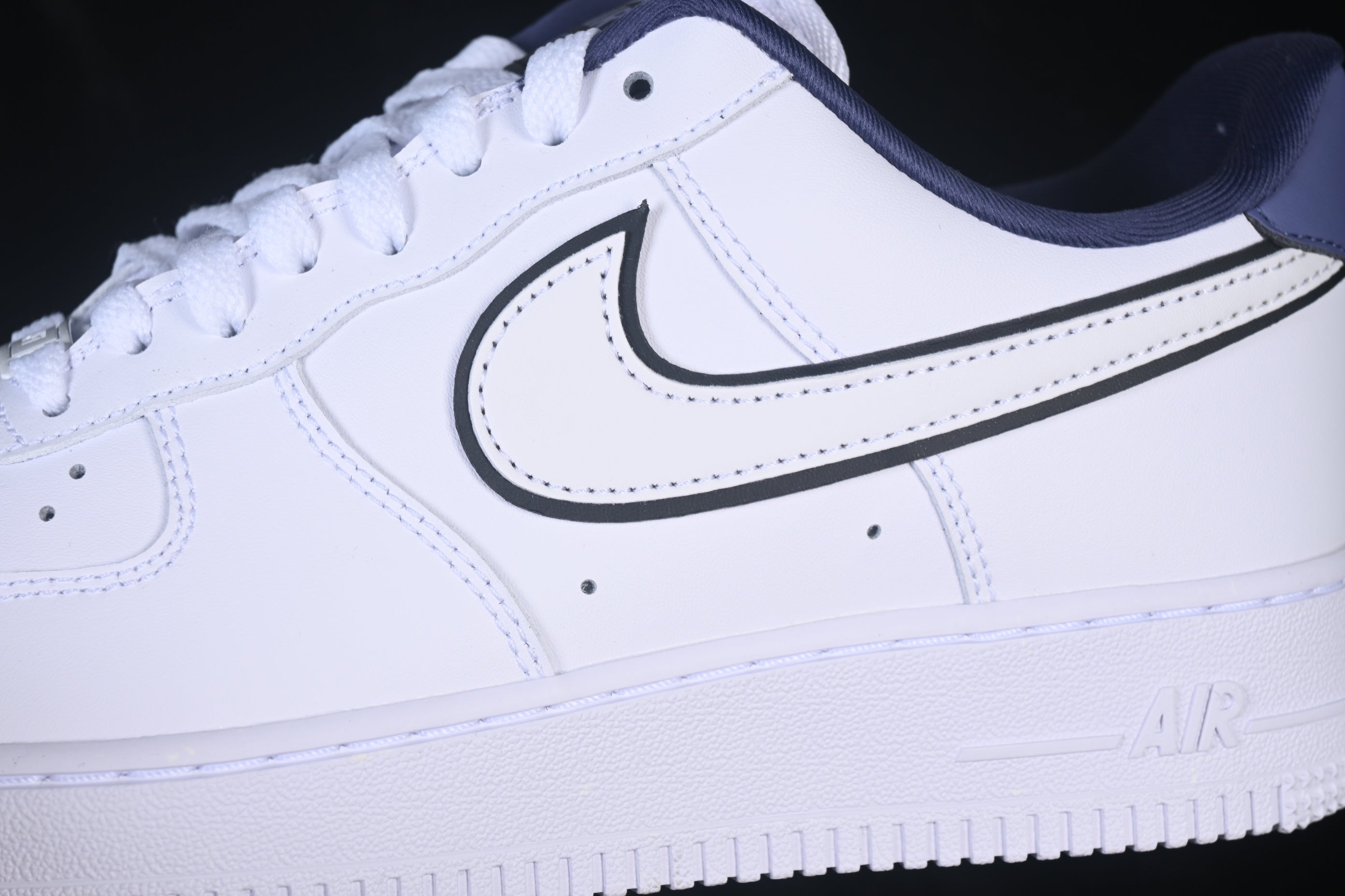 Nike W. Air Force 1'07 Low - Branco/Midnight Navy