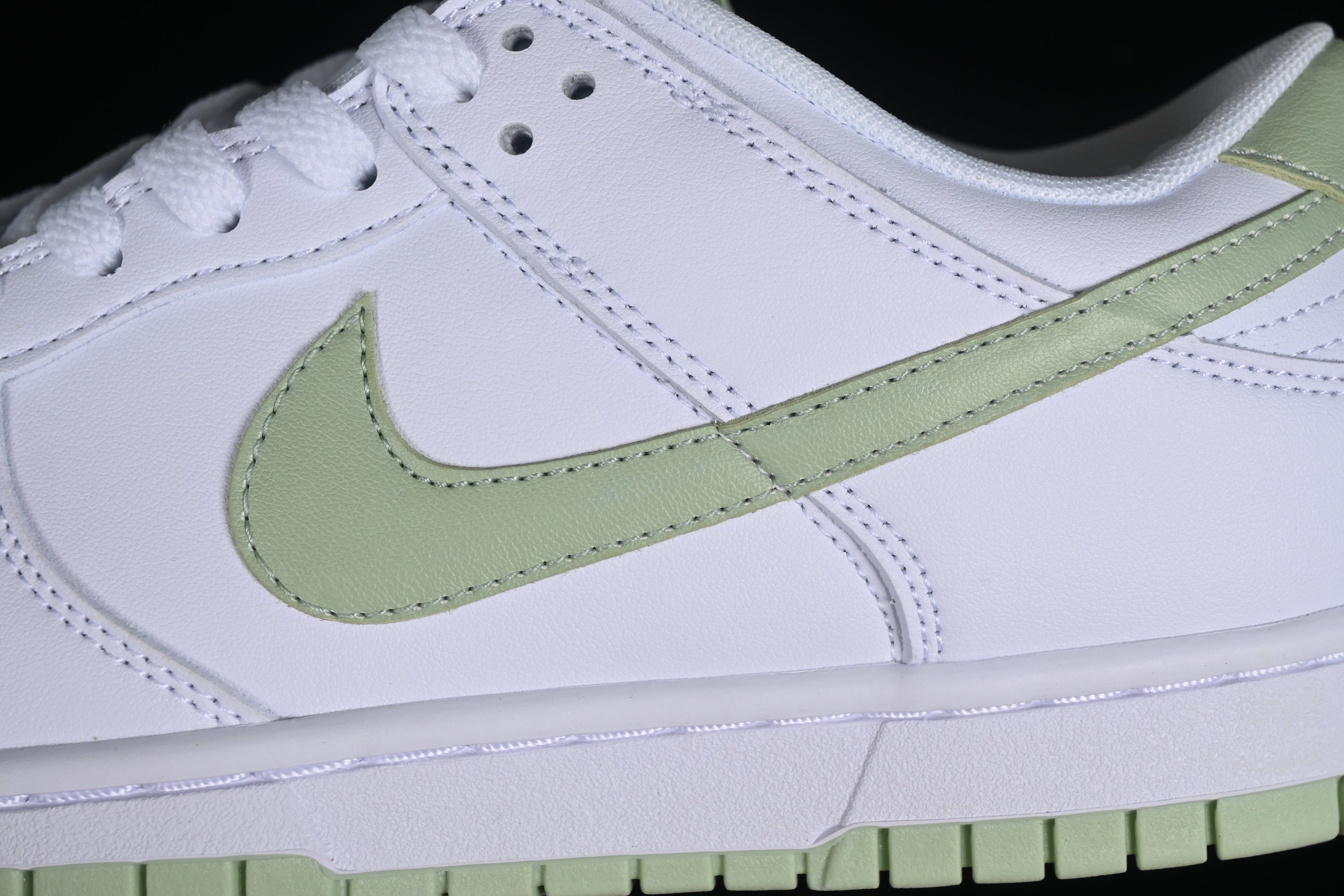 Nike Dunk Low Retro "Honeydew"