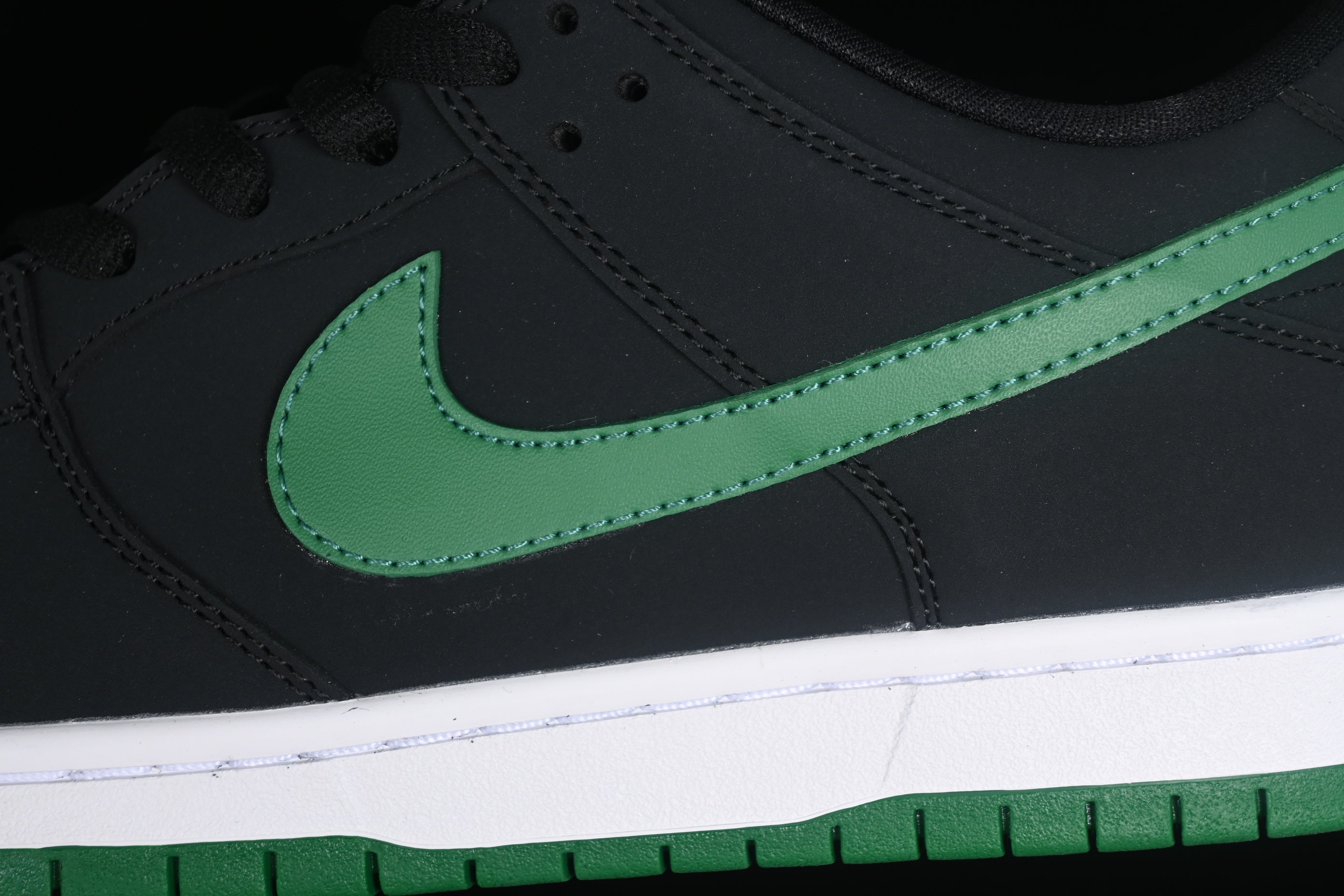 Nike SB Dunk Low Pro "Pine Green"