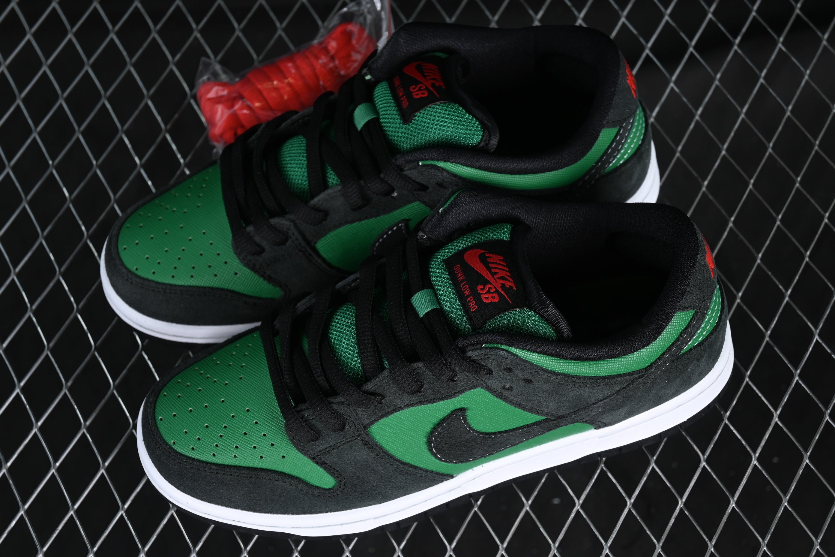 Nike Dunk Low Premium SB "J-Pack Pine Green"