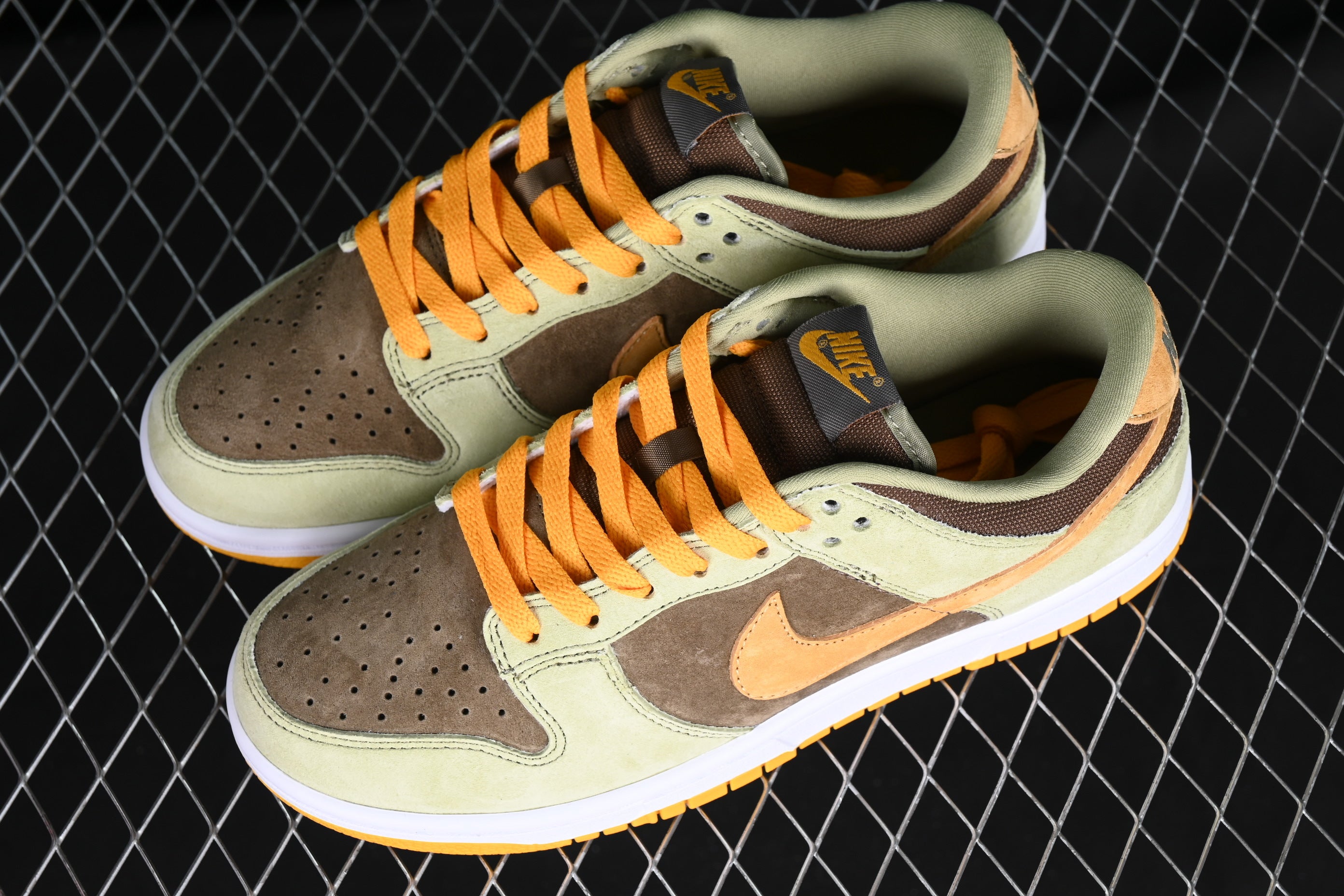 Nike Dunk Low SE "Dusty Olive"