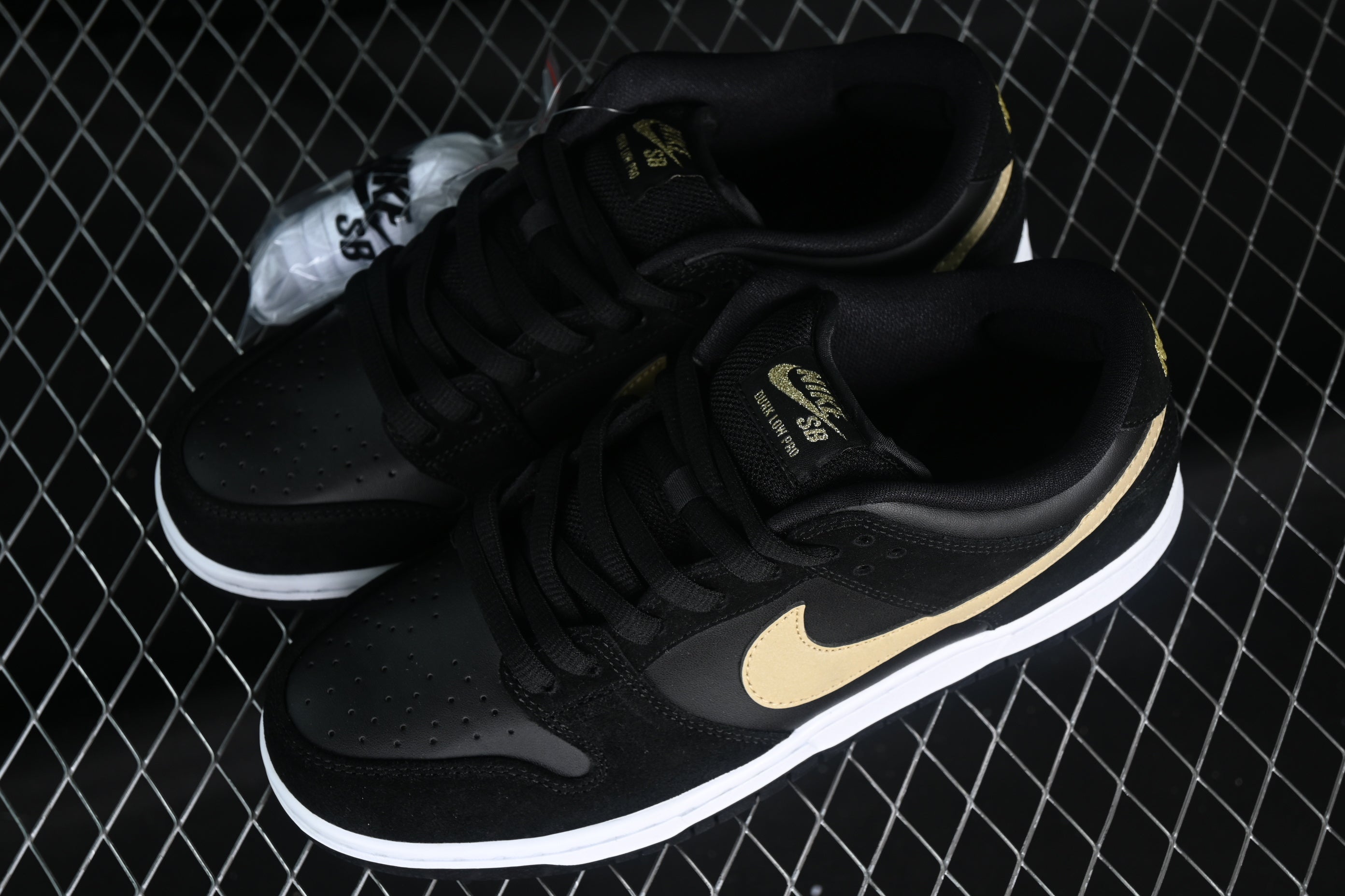 Nike SB Dunk Low Pro "Black Gold"