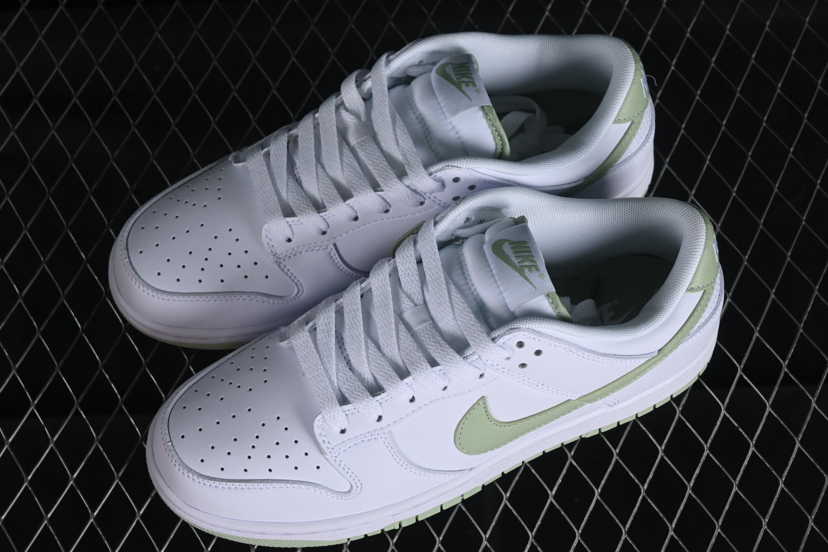 Nike Dunk Low Retro "Honeydew"