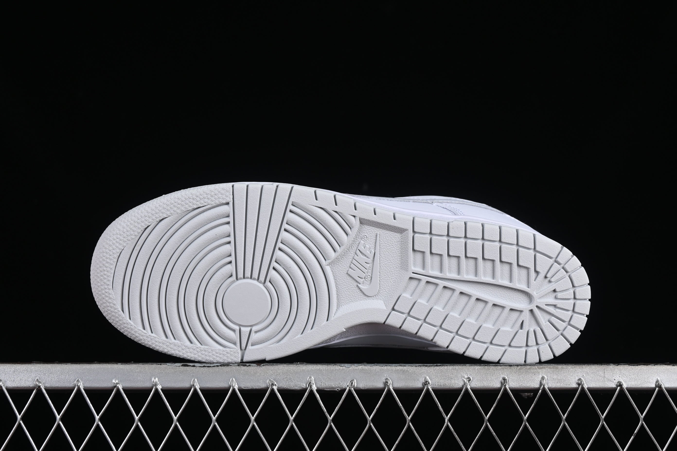 Nike Dunk Low Retro White Pure Platinum