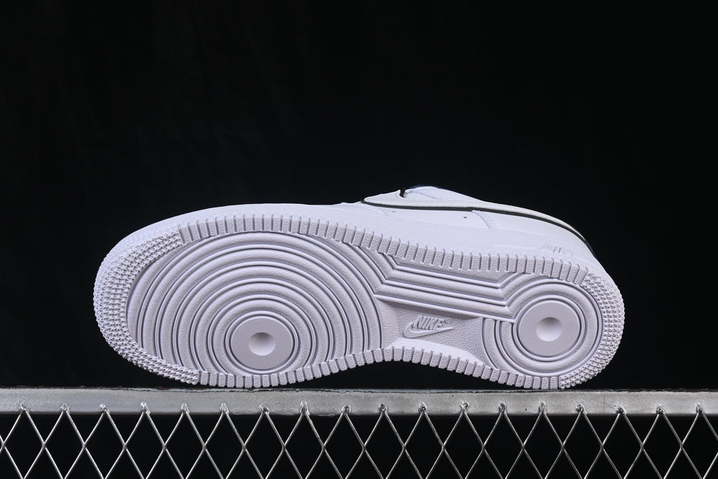 Nike W. Air Force 1'07 Low - Branco/Midnight Navy