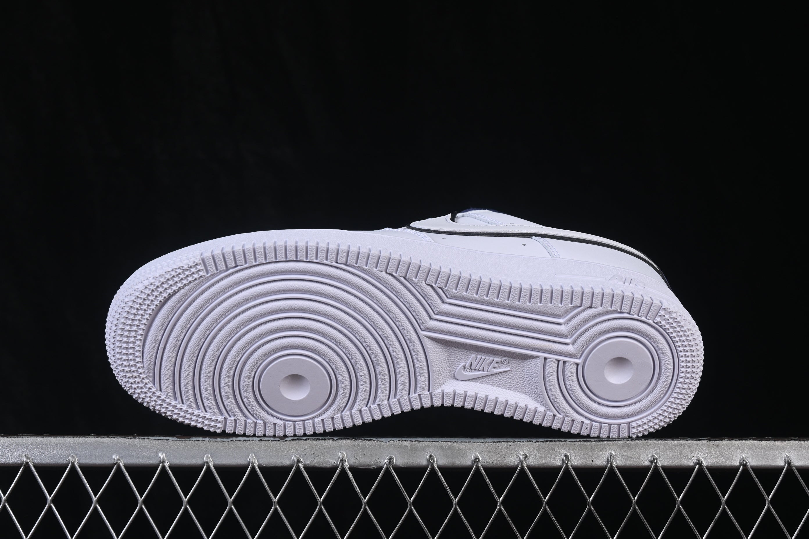 Nike W. Air Force 1'07 Low - Branco/Midnight Navy