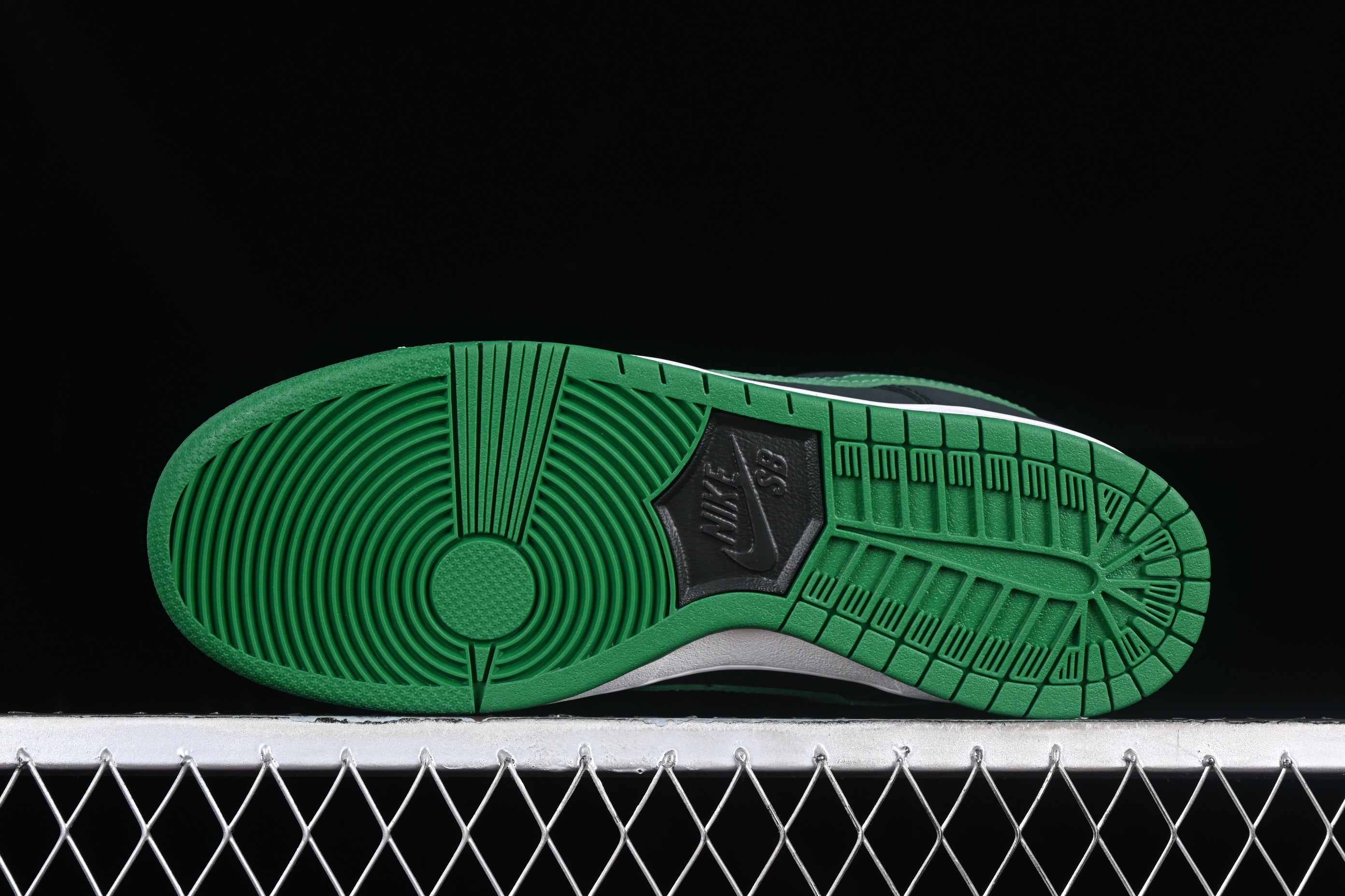 Nike SB Dunk Low Pro "Pine Green"