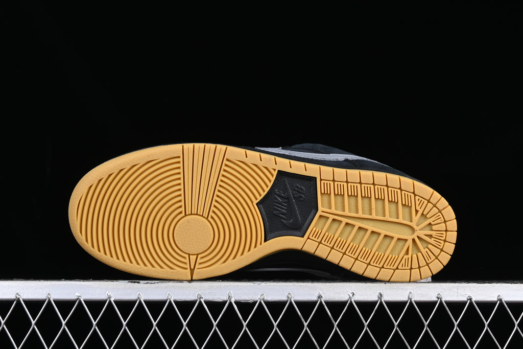 Nike SB Dunk Low Pro "Black Gum"
