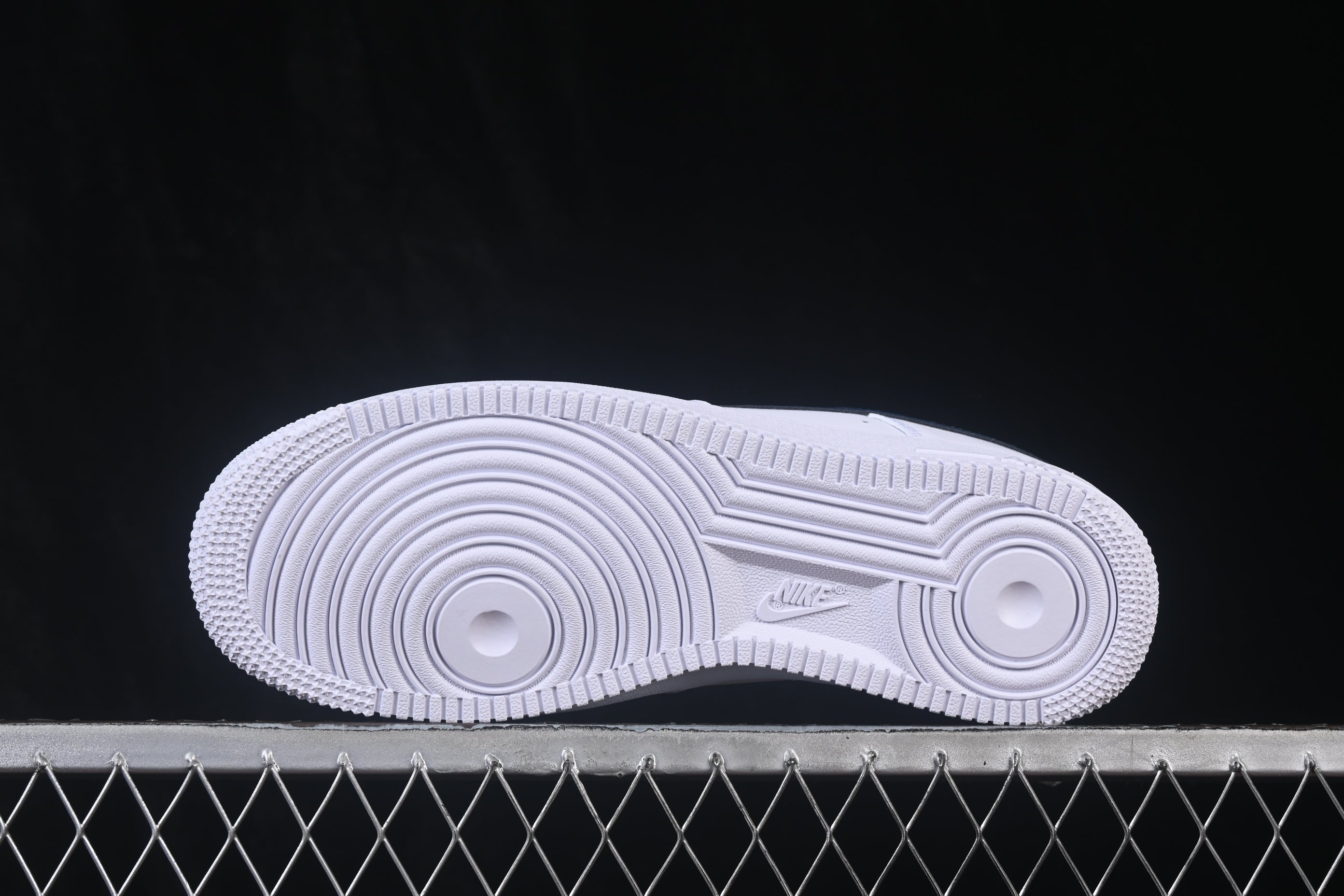 Nike Air Force 1'07 Low - White/Deep Royal Blue